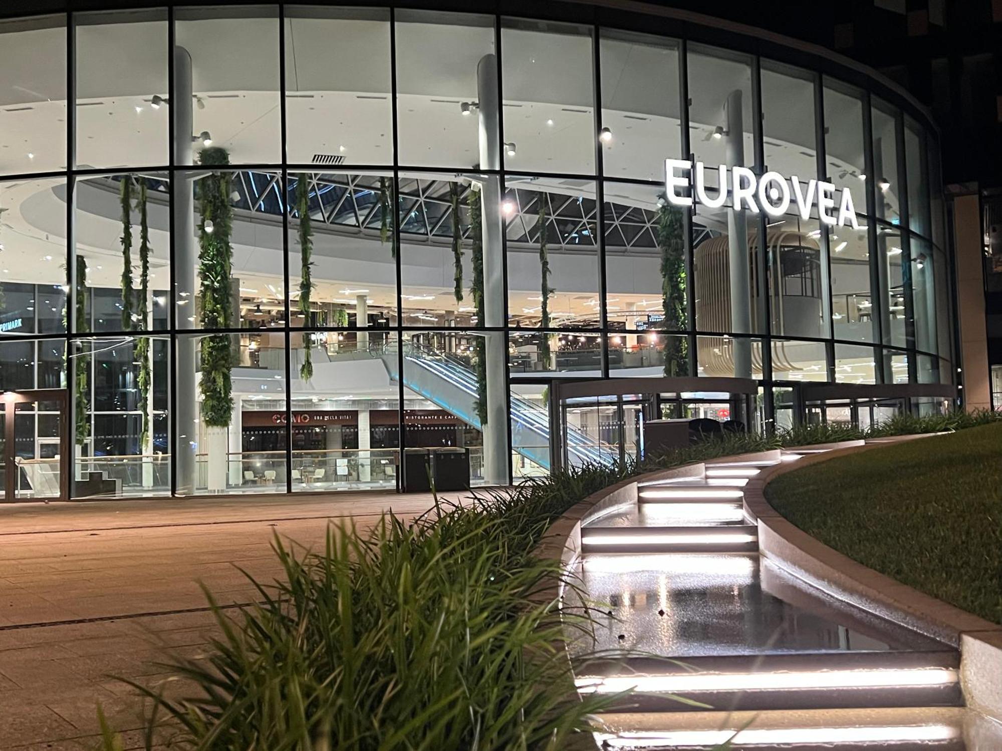 Nikas Eurovea Apartments - Free Parking Bratislava Eksteriør billede